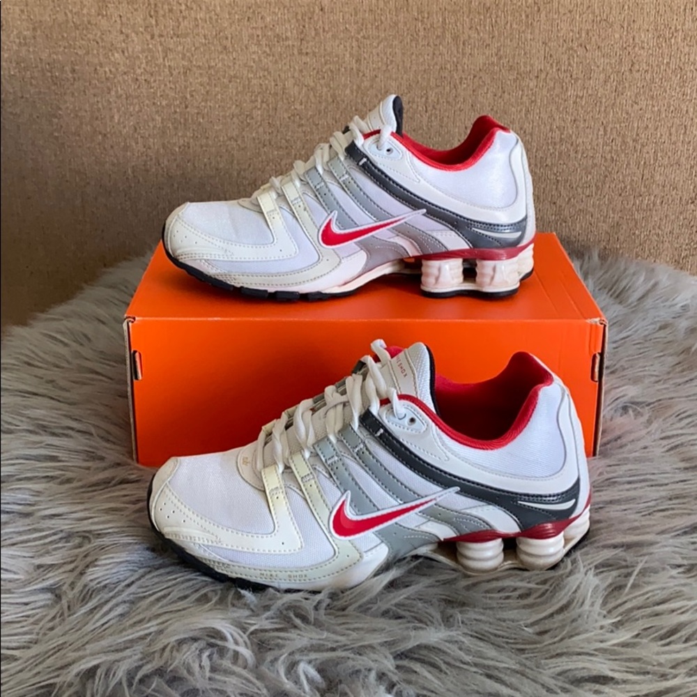 NIKE SHOX